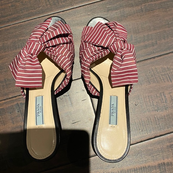 Prada red and white kitten heel sandals - Picture 2 of 5